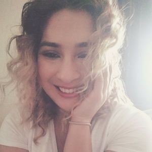 Meet your Posher, Iris